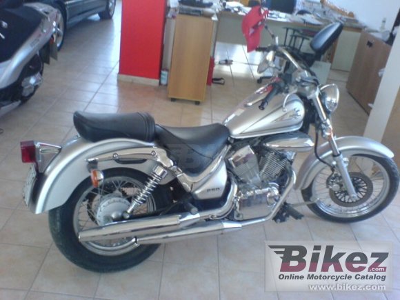 2005 Suzuki Intruder LC 250 photo